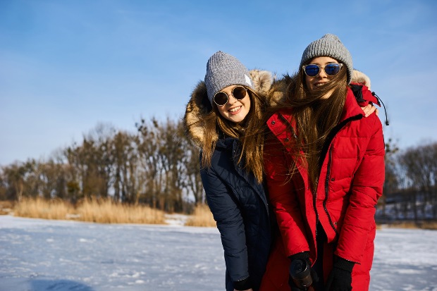 Junge-Frauen-Winterjacken - Welche Winterjacken halten wirklich warm? 